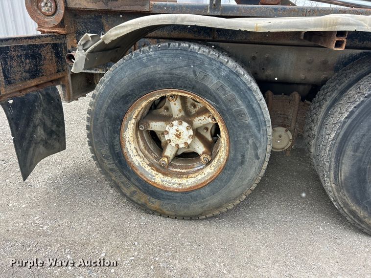 image for item FC5203 1994 Mack RD hook lift truck