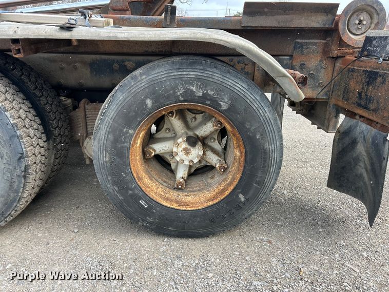 image for item FC5203 1994 Mack RD hook lift truck