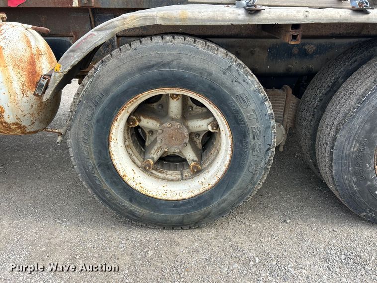 image for item FC5203 1994 Mack RD hook lift truck