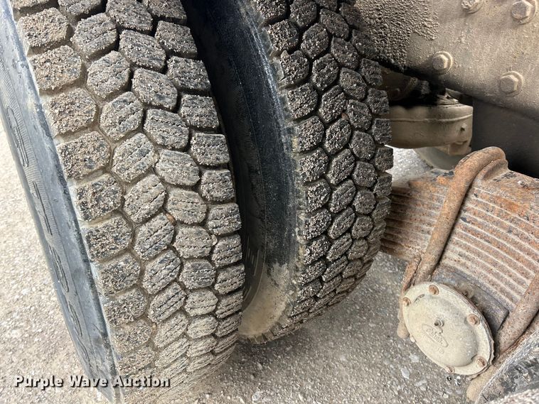 image for item FC5203 1994 Mack RD hook lift truck