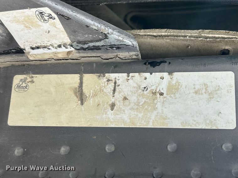 image for item FC5203 1994 Mack RD hook lift truck