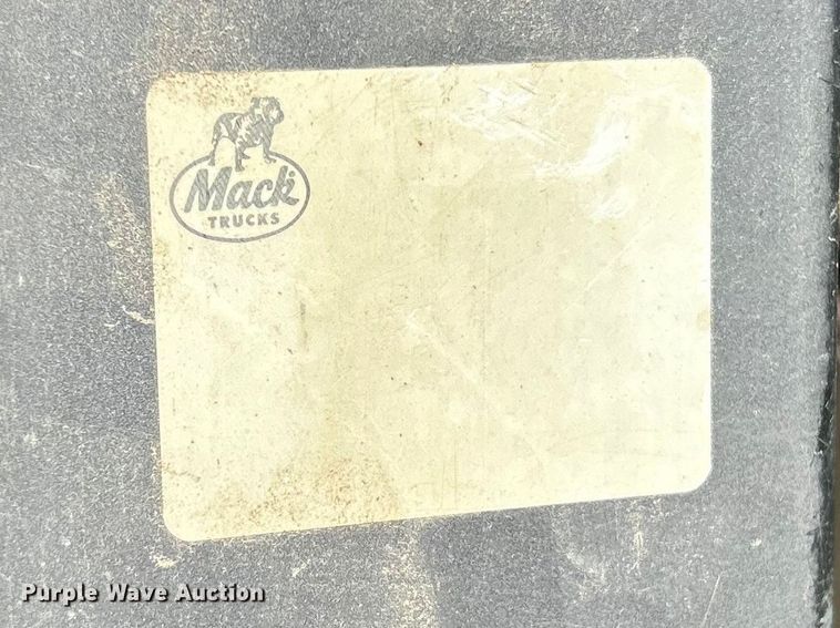 image for item FC5203 1994 Mack RD hook lift truck