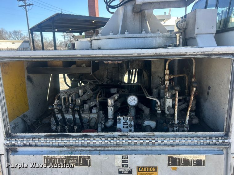 image for item FC5230 1992 Chevrolet C7 bucket truck