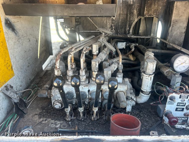 image for item FC5230 1992 Chevrolet C7 bucket truck