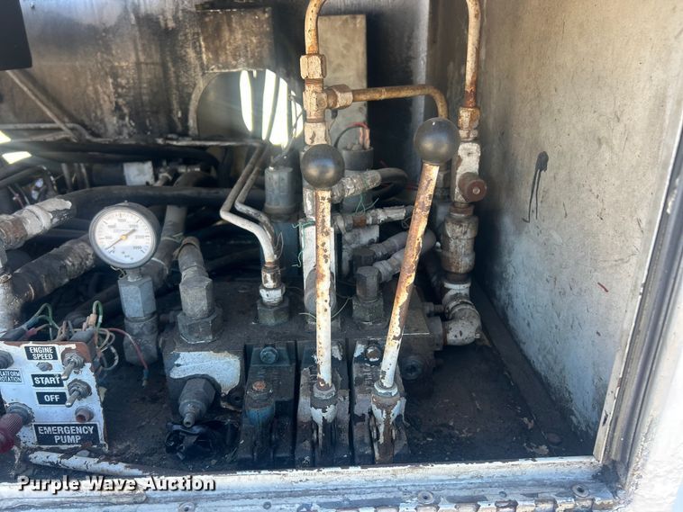 image for item FC5230 1992 Chevrolet C7 bucket truck