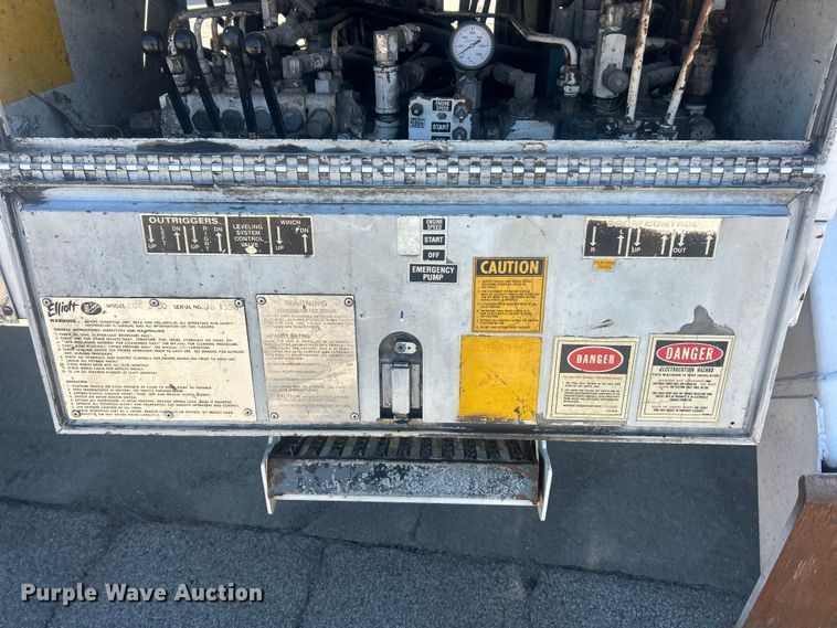 image for item FC5230 1992 Chevrolet C7 bucket truck