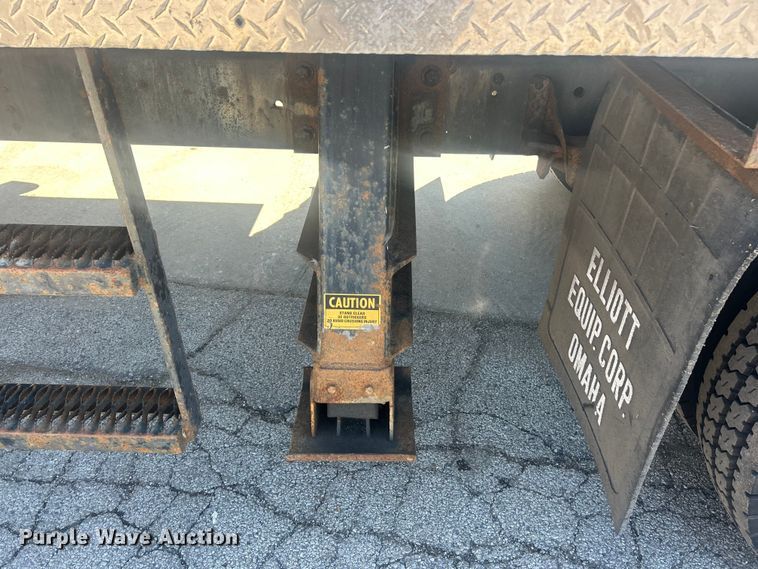 image for item FC5230 1992 Chevrolet C7 bucket truck