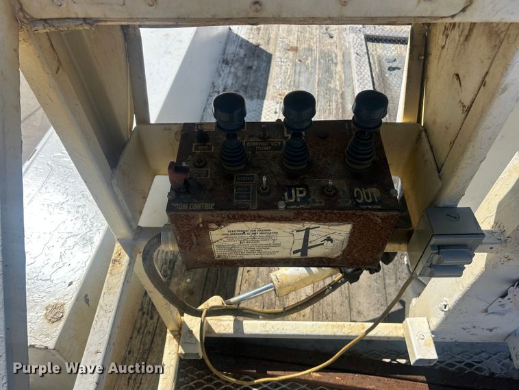 image for item FC5230 1992 Chevrolet C7 bucket truck