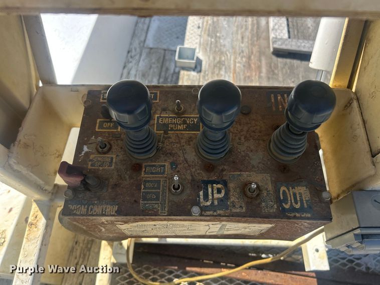 image for item FC5230 1992 Chevrolet C7 bucket truck