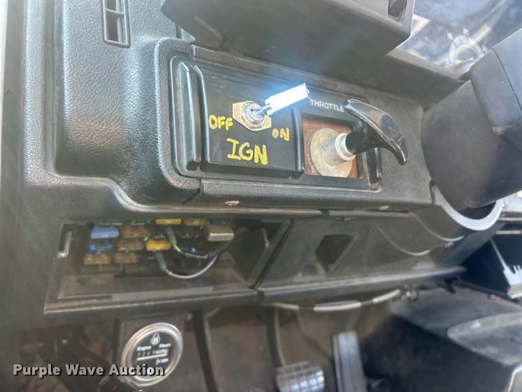 image for item FC5230 1992 Chevrolet C7 bucket truck