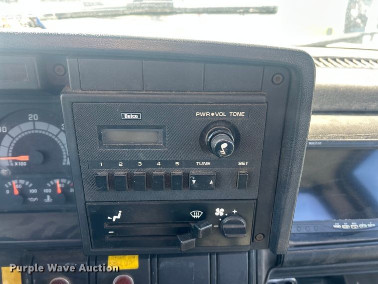 image for item FC5230 1992 Chevrolet C7 bucket truck