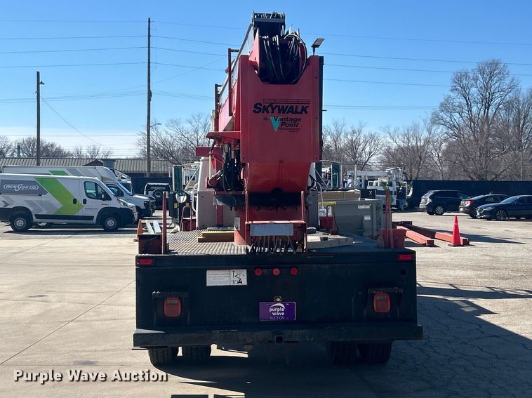 image for item FC5231 1999 International 4700 bucket truck
