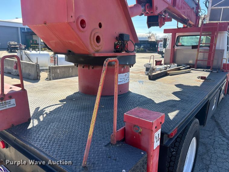 image for item FC5231 1999 International 4700 bucket truck
