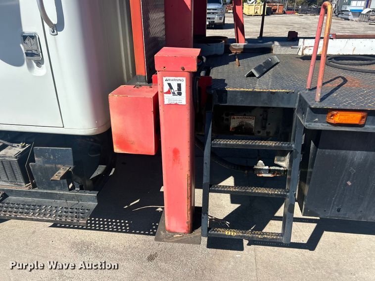 image for item FC5231 1999 International 4700 bucket truck