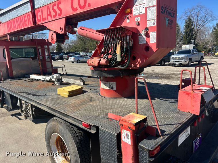 image for item FC5231 1999 International 4700 bucket truck