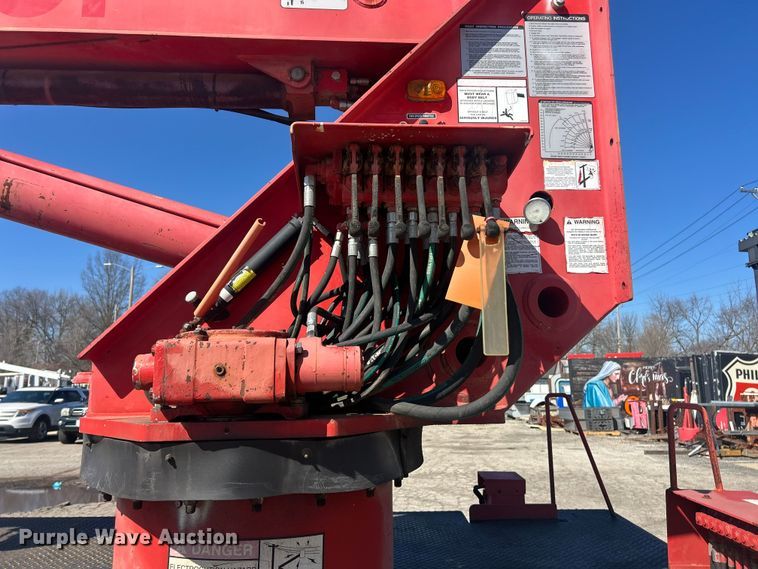 image for item FC5231 1999 International 4700 bucket truck