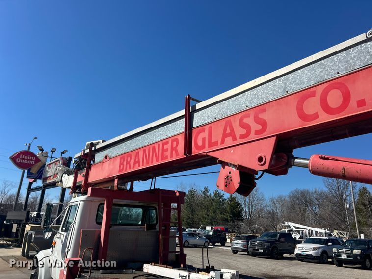 image for item FC5231 1999 International 4700 bucket truck