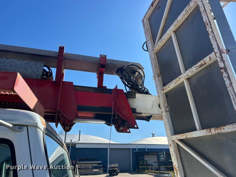 image for item FC5231 1999 International 4700 bucket truck