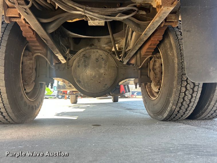 image for item FC5231 1999 International 4700 bucket truck