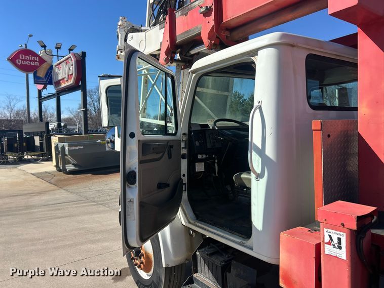 image for item FC5231 1999 International 4700 bucket truck