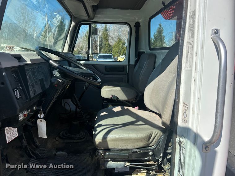 image for item FC5231 1999 International 4700 bucket truck