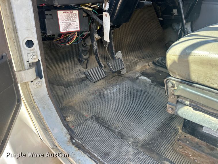 image for item FC5231 1999 International 4700 bucket truck