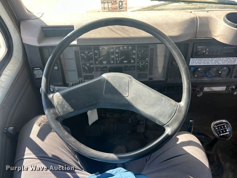 image for item FC5231 1999 International 4700 bucket truck