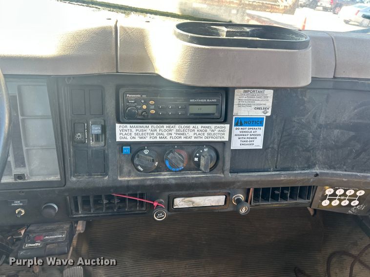 image for item FC5231 1999 International 4700 bucket truck