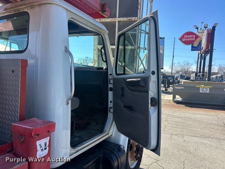 image for item FC5231 1999 International 4700 bucket truck