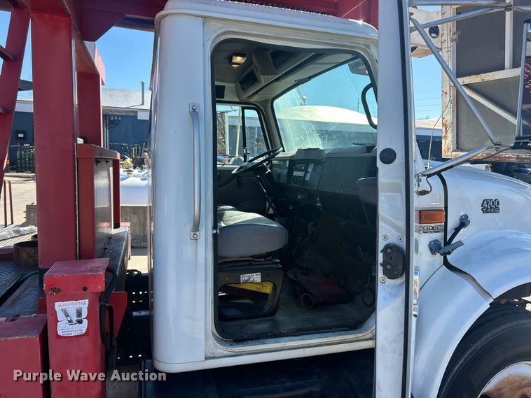 image for item FC5231 1999 International 4700 bucket truck