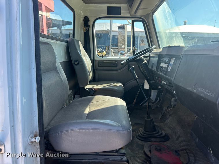 image for item FC5231 1999 International 4700 bucket truck