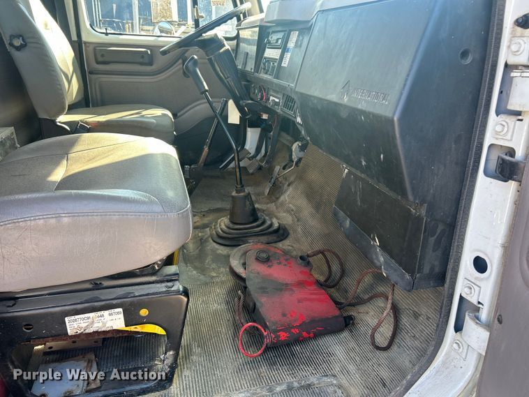 image for item FC5231 1999 International 4700 bucket truck