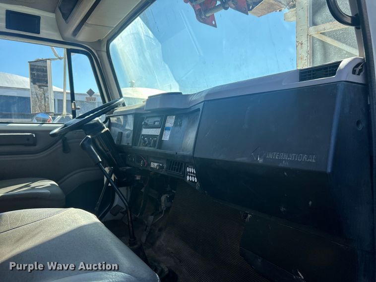 image for item FC5231 1999 International 4700 bucket truck