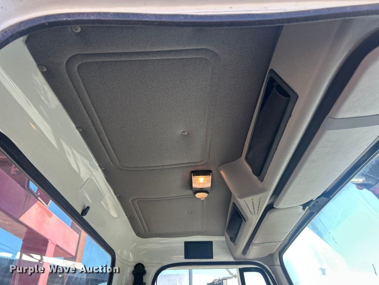 image for item FC5231 1999 International 4700 bucket truck