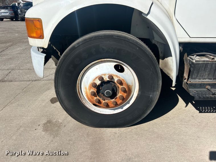 image for item FC5231 1999 International 4700 bucket truck