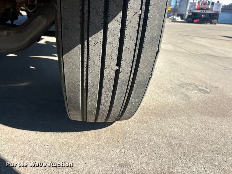 image for item FC5231 1999 International 4700 bucket truck