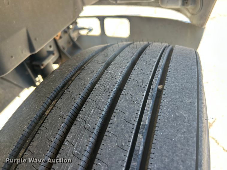 image for item FC5231 1999 International 4700 bucket truck