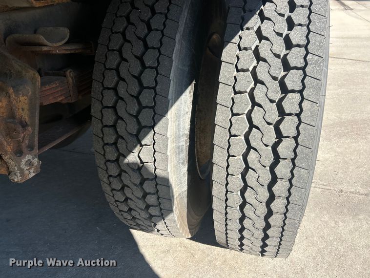 image for item FC5231 1999 International 4700 bucket truck