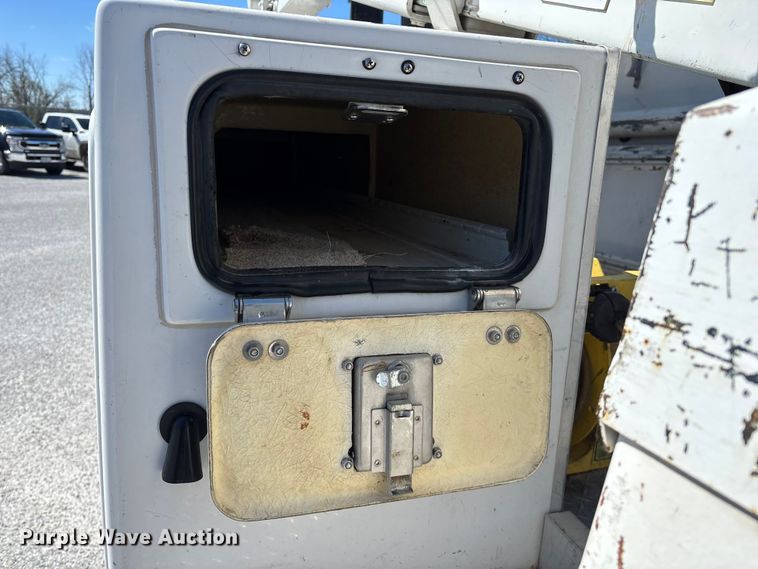 image for item FG0165 2014 RAM 5500 bucket truck