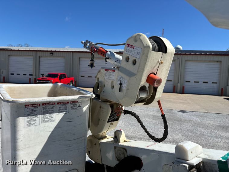 image for item FG0165 2014 RAM 5500 bucket truck