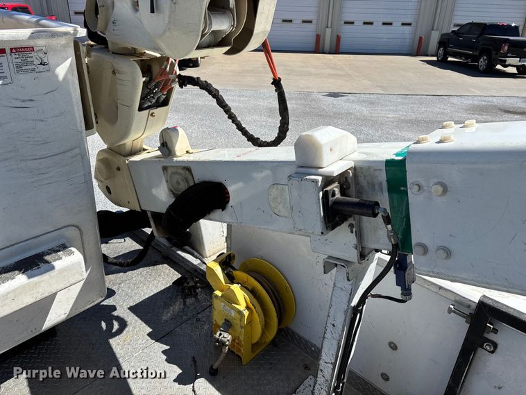 image for item FG0165 2014 RAM 5500 bucket truck