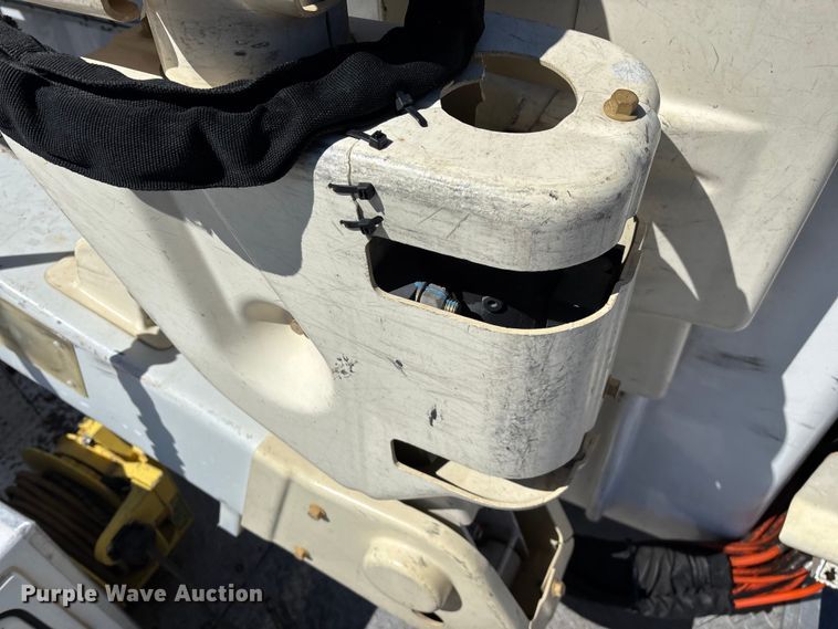 image for item FG0165 2014 RAM 5500 bucket truck