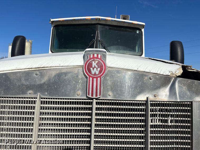 image for item FG0168 2004 Kenworth W900 ready mix truck