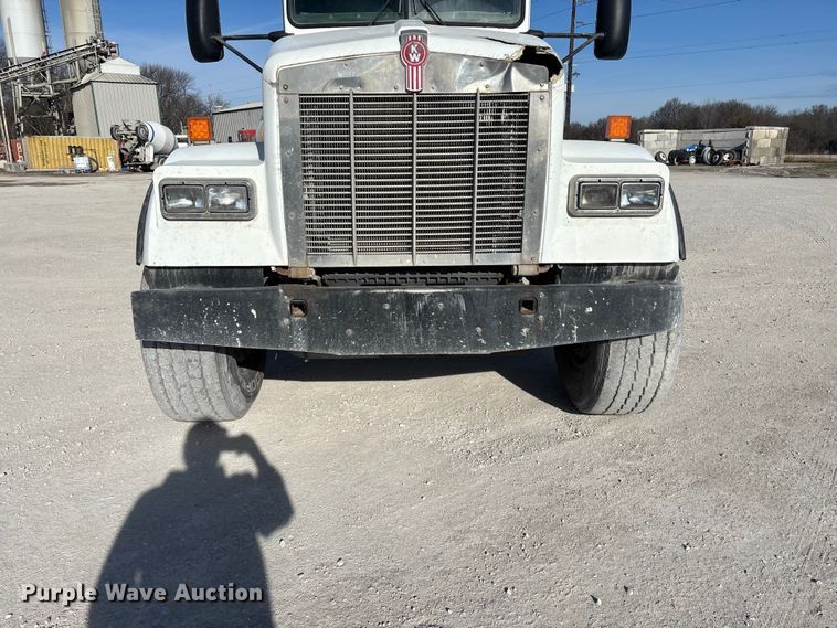 image for item FG0168 2004 Kenworth W900 ready mix truck