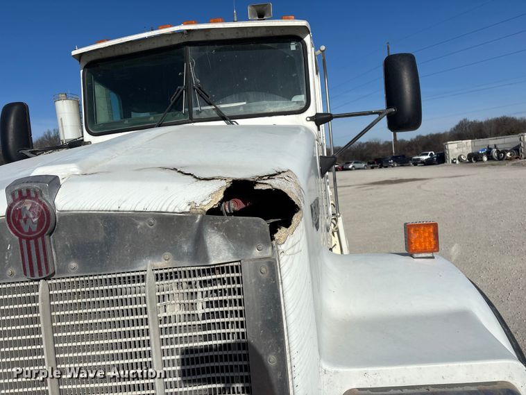 image for item FG0168 2004 Kenworth W900 ready mix truck