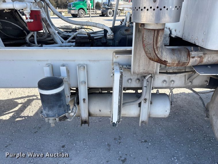 image for item FG0168 2004 Kenworth W900 ready mix truck