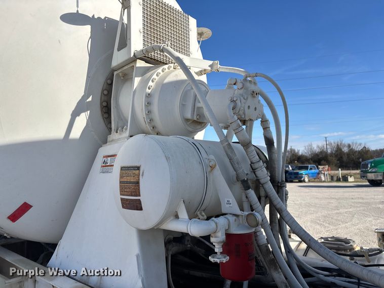 image for item FG0168 2004 Kenworth W900 ready mix truck