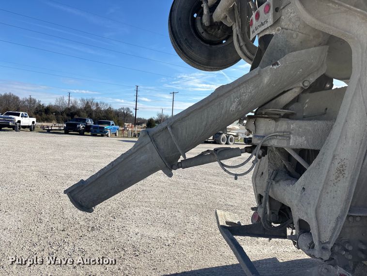 image for item FG0168 2004 Kenworth W900 ready mix truck