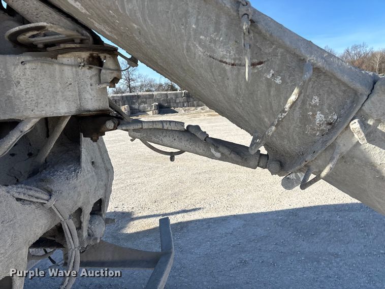 image for item FG0168 2004 Kenworth W900 ready mix truck