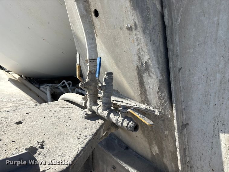 image for item FG0168 2004 Kenworth W900 ready mix truck